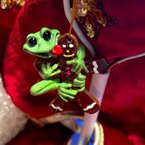 Kitty's Critters Yummy 8232
Christmas Ornament Frog Gingerbread